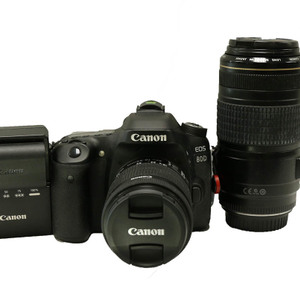 CANON  80D CAMERA WITH 2 LENS CHARGER AND BATTERY